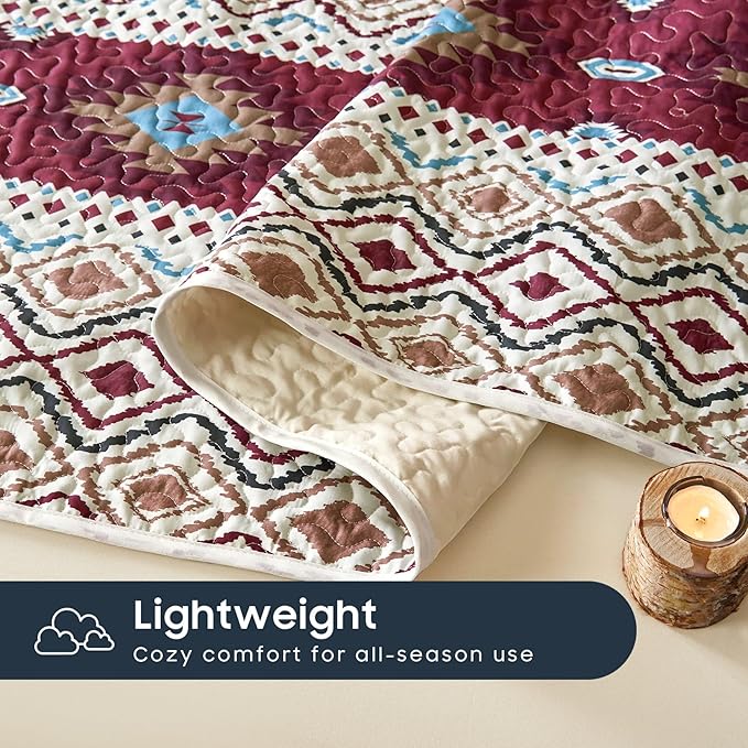 Wake In Cloud - Western Quilt Set, Southwestern Aztec Country Style with Rustic Ranch Vibe, Reversible Lightweight Bedspread Coverlet, 3 Pieces, Beige Burgundy, Queen/Full Size