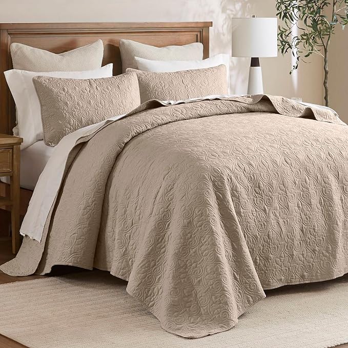 Madison Park Quebec Reversible Quilt Set Damask Design, Double Sided Stitching All Season, Lightweight Bedspread Bedding Set, Matching Sham, Khaki, Queen(102"x118") 3 Piece
