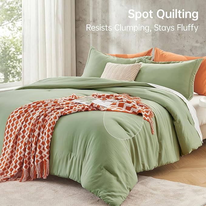 MUXHOMO Green Oversized Queen Comforter Sets, All Season Ultra Soft Down Alternative Bedding - 3 Piece Lightweight Bed Set Includes 1 Comforter (98"*98") and 2 Pillow Shams (20"x26")