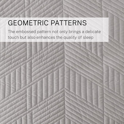 Exclusivo Mezcla Ultrasonic Twin Quilt Bedding Set, Lightweight Light Grey Bedspreads Soft Modern Geometric Coverlet Set for All Seasons (1 Quilt and 1 Pillow Sham)