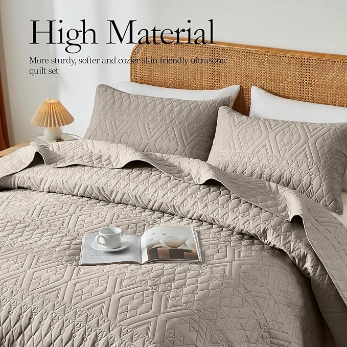 akkialla Full/Queen Quilt Set, Taupe Lightweight Microfiber Bedspread Coverlet, Boho Geometric Pattern, Soft All-Season Bedding, 3-Piece (1 Quilt, 2 Pillow Shams) | Breathable fabric, Modern style