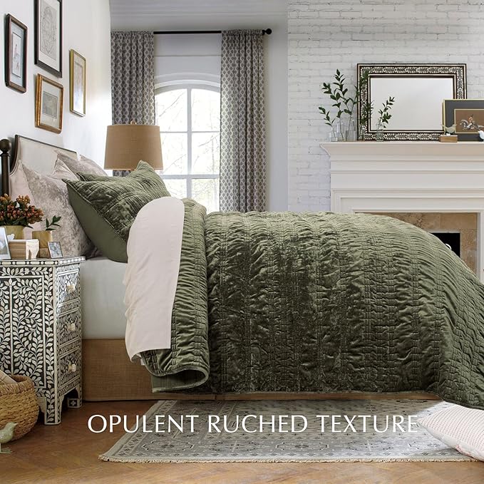 EVERGRACE Luxury Ruched Velvet Quilt King Size, Ultra Soft Bedspread Coverlet Set, Lightweight Velvet Comforter, Quilted Bedding Cover with 2 Matching Shams for All Season, Olive Green