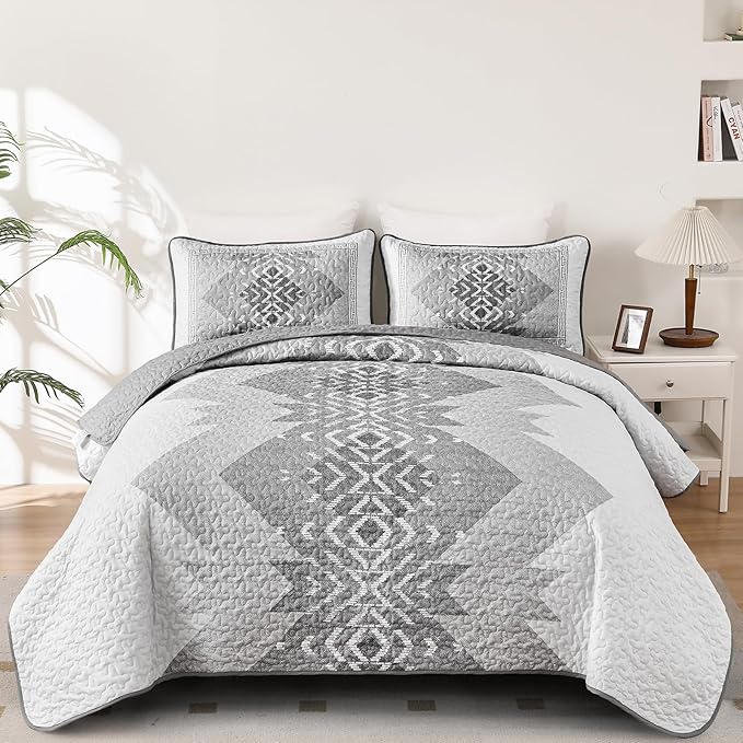 Boho Quilt Set King Size 3 Pieces Grey Aztec King Quilt Set Bohemian Bedspread Coverlet Set Soft Microfiber Lightweight Bedding Set with 2 pillowcases Gray Quilt Set for All Season 90"x103"