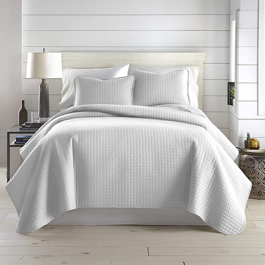 Southshore Fine Living, Inc. Queen Quilt Set, Full Size Bedspread with 2 Matching Pillow Shams, Soft Microfiber Lightweight Quilts, Queen Size Coverlet, Easy Care Machine Washable, Light Grey