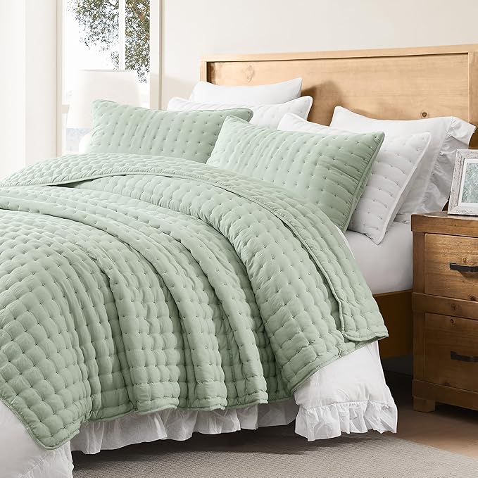 WDCOZY Sage Green California Oversized Cal King Size Quilt Bedding Sets with 2 Pillow Shams, Lightweight Soft Bedspread Coverlet Bed Cover for All Season, 3 Pieces, 116x106 inches