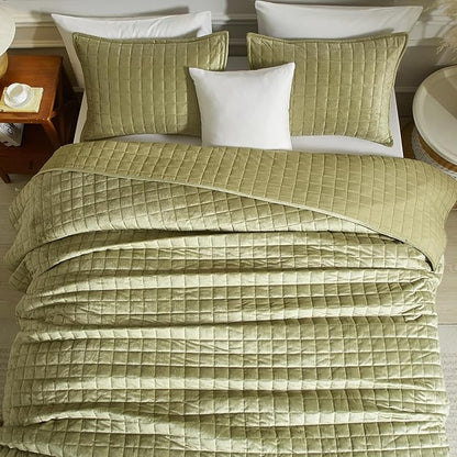 Powdion Velvet Quilt King,Luxurious King Size Quilt Bedding Set 3 Pieces Soft Lightweight Bedspreads Coverlet for All Seasons with 2 Pillow Shams,90x104 Vintage Olive Green Quilt King