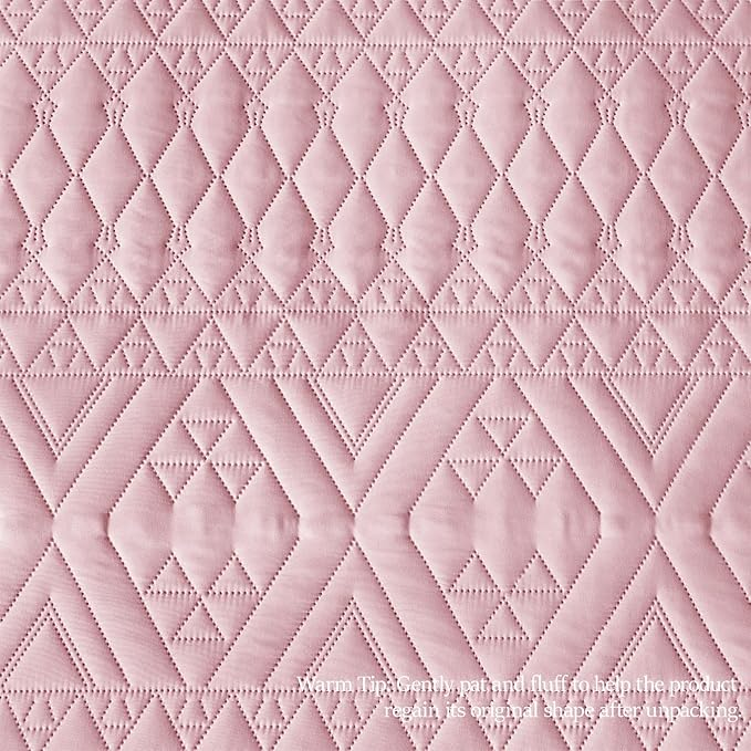 akkialla Full/Queen Quilt Set, Pink Lightweight Microfiber Bedspread Coverlet, Boho Geometric Pattern, Soft All-Season Bedding, 3-Piece (1 Quilt, 2 Pillow Shams) | Breathable material, Modern Style