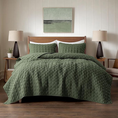 WDCOZY Olive Green Quilt King Size Bedding Set with 2 Pillow Shams, Lightweight Soft Bedspread Coverlet, Thin Comforter Bed Cover for All Season, 3 Pieces, 104x90 inches