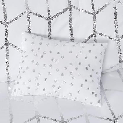 Intelligent Design Raina King/Cal King Comforter Set, Soft Microfiber, Modern Geometric Metallic Bed Set, 5 Pieces College Bedding with 2 Shams, 2 Toss Pillows White/Silver