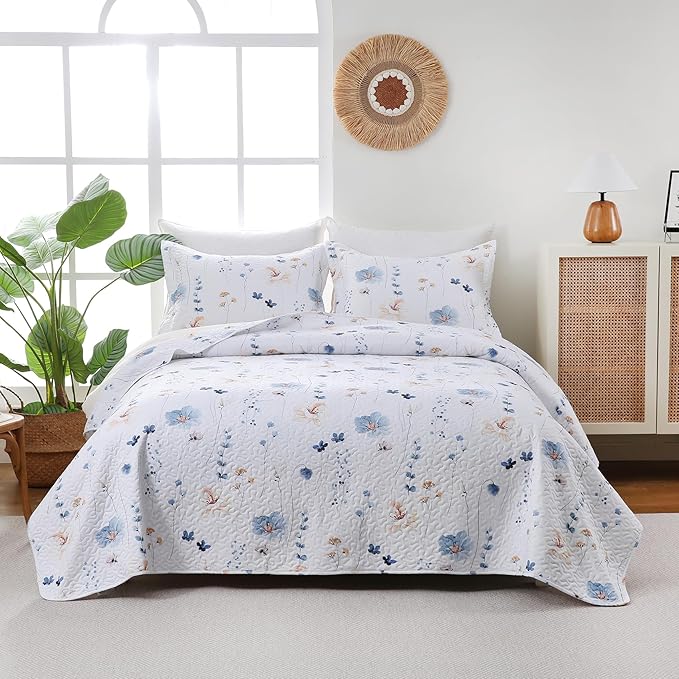 King Size Quilt Bedding Set, White Floral Lightweight Quilts for Bed Botanical Pattern Reversible, Soft Elegant Quilted Bedspread with 2 Pillow Shams Coverlet Sets (104"×90")
