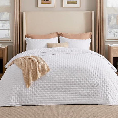 Bedsure California King Quilt - Bright White Bedspread California King Size & Lightweight Comforter, Modern Coverlet with Clover Pattern, Ultra Soft All-Season Bedding, 111x106 Inches | Stitch-Free Quilting, Ultra Soft, Lightweight, Machine Washable, P...