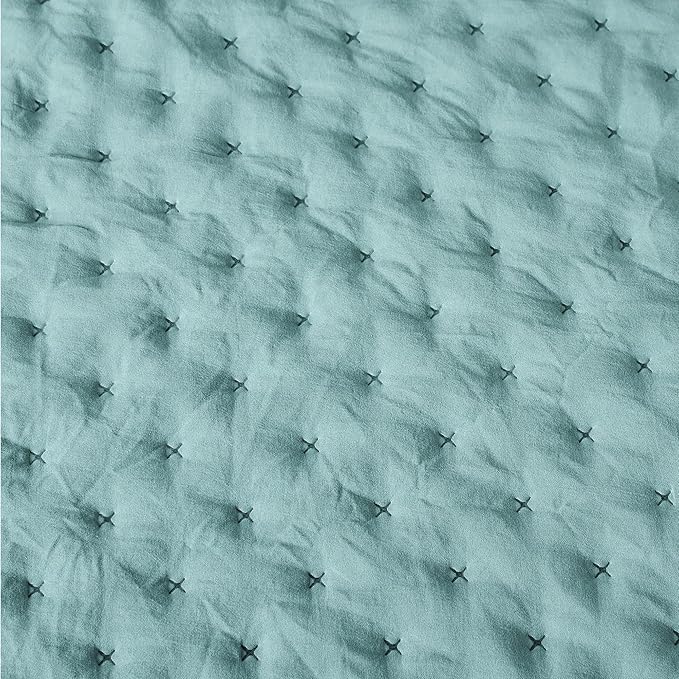 Amazon Basics Brushed Microfiber Quilt Set, Extra Soft with Natural Texture, 3-Piece, Queen/Full, Blue