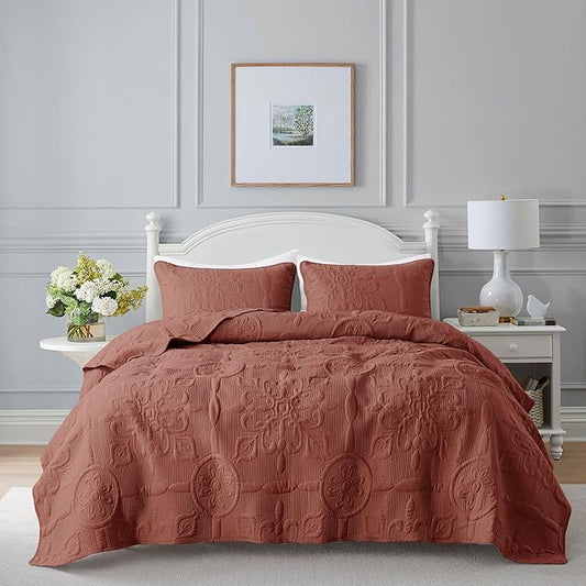 B2EVER Red Damask Quilt Queen Size Bedding Sets with 2 Pillow Shams, Boho Bedspread Lightweight Soft Farmhouse Vintage Bohemian Coverlet Retro Jacquard Pattern Bed Cover for All Season, 3 Pieces