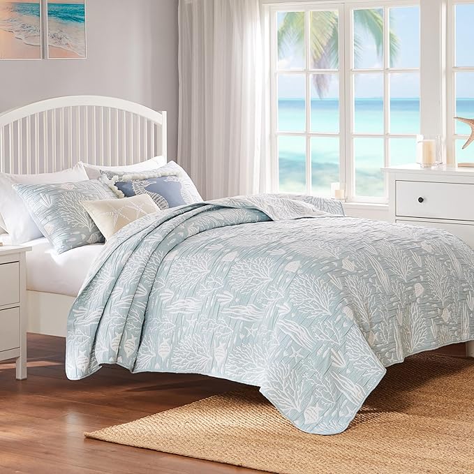 Greenland Home Coastal Paradise Reversible Matelassé Coverlet Set, 2-Piece Twin/XL, Marina Seafoam
