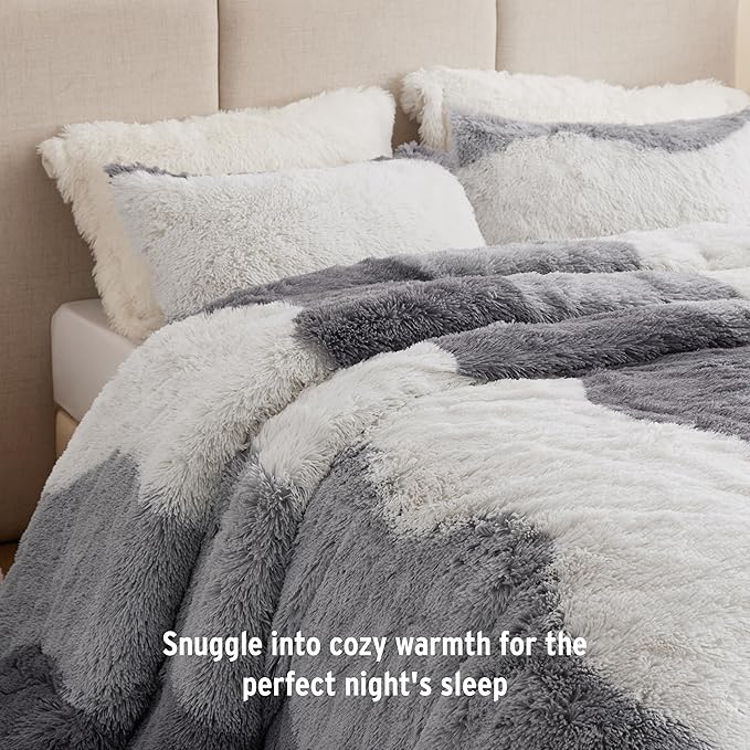 Intelligent Design Shaggy Faux Fur Comforter Set, Cozy & Soft Long Fur with Ombre Color Waves Pattern, Modern All Season Down Alternative Bed Set with Matching Sham, Cassie Full/Queen Grey 3 Piece