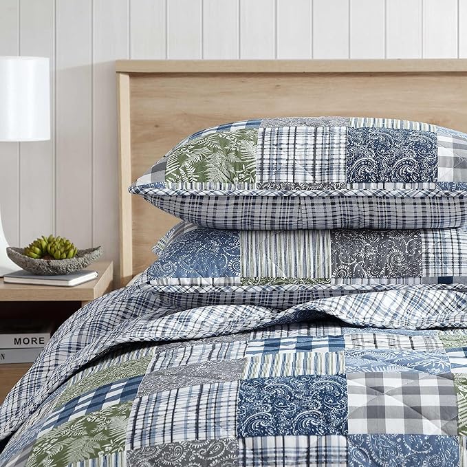 Eddie Bauer - Queen Quilt Set, Reversible Cotton Bedding with Matching Shams, Patchwork Luxurious Bedding Set with Plaid Reverse (Cozy Plaid Patchwork Blue/Green, Queen)