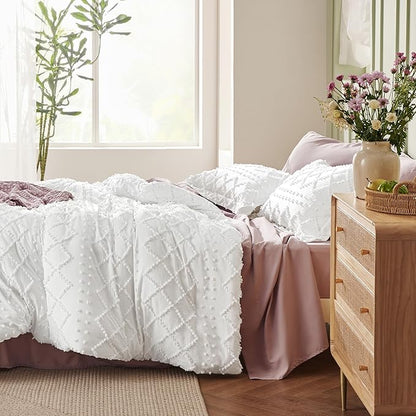 Bedsure Queen Comforter Set - Olive Green Comforter, Boho Tufted Shabby Chic Bedding for Kids, 3 Pieces Vintage Farmhouse Bed Set for All Seasons, Fluffy Soft Bedding with 2 Pillow Shams