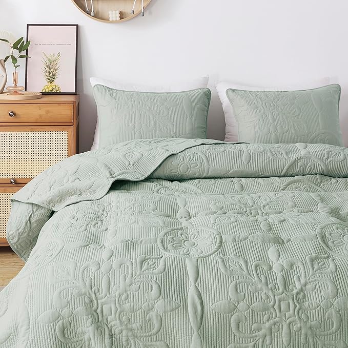 Sage Green Damask Quilt King Size Bedding Sets with 2 Pillow Shams, Boho Bedspread Lightweight Soft Farmhouse Vintage Bohemian Coverlet Retro Jacquard Pattern Bed Cover for All Season, 3 Pieces