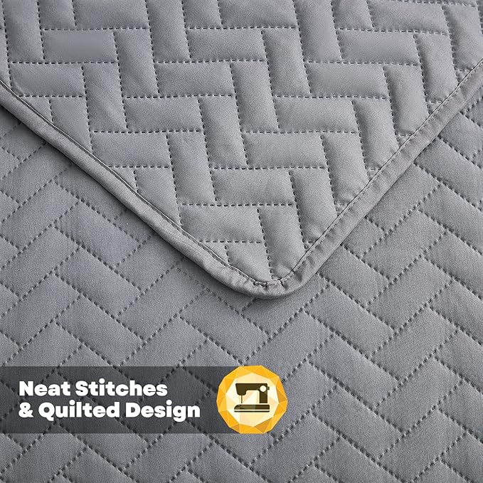 Maple&Stone Quilt Set Twin/Twin XL, Lightweight Grey Bedspread Ultrasonic Chevron Pattern Light Coverlet for All Season Comforter Bedding Decor - 2 Piece Twin Extra Long Bed Cover Sets