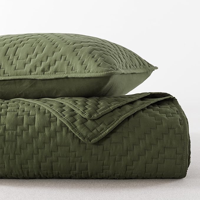 Olive Green Twin Size Quilt Bedding Sets with Pillow Sham, Boho Dark Deep Sage Lightweight Soft Bedspread Coverlet, Quilted Blanket Thin Comforter Bed Cover for All Season, 2 Pieces, 68x90 inches