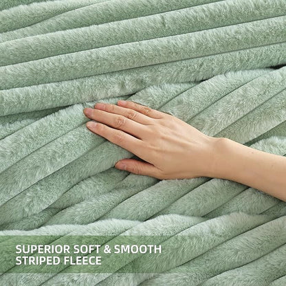 Smoofy Fluffy Twin Comforter Sets 2 Pieces - Sage Green Fleece Fluffy Comforter Set, Luxury Fuzzy Twin Bedding Set, Soft Twin Size Comforter All Season, Heavy Faux Fur Comforter with Pillow Cases