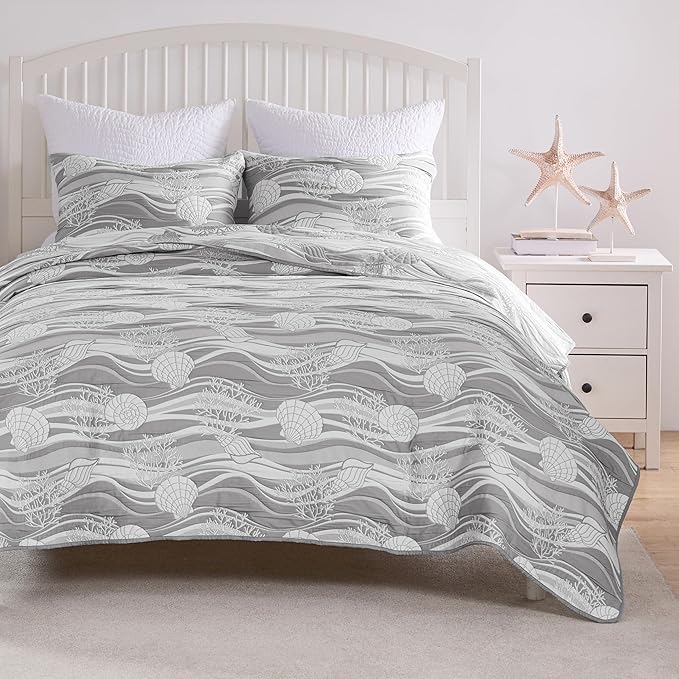 Greenland Home Coastal Paradise Reversible Matelassé Coverlet Set, 3-Piece King/Cal King, Dover Harbor Gray