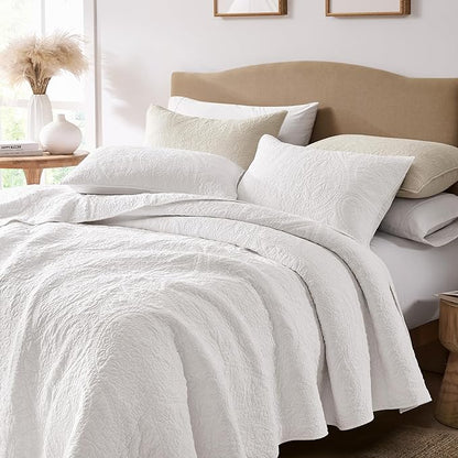 palassio White Paisley 100% Cotton Quilt Queen Size Bedding Sets with 2 Pillow Shams, Boho Floral Lightweight Farmhouse Country Vintage Soft Bedspread Shabby Chic Coverlet for All Season, 3 Pieces