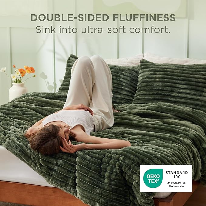 Bedsure King Comforter - GentleSoft™ 3 Pieces Double-Side Fleece Fluffy Olive Green Comforter Set, Cozy Striped Room Decor Aesthetic, Luxury King Size Bedding with 2 Pillowcases, 104x90 Inches