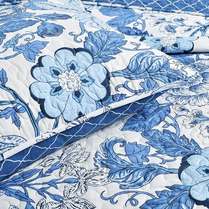 Lush Decor Sydney Reversible Cotton Quilt Set, 3 Piece Set, King, Navy & White - Cotton Bedding Set - Navy Floral Quilt - Cottage Decor - Bedding King Size