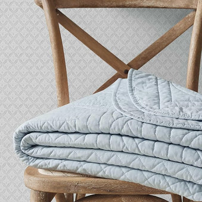 Martha Stewart - Twin Size Quilt Set, Soft & Breathable Cotton Percale Quilted Bedding with Matching Pillowcase, Scalloped Edge Bed Set, Vintage Scallop Blue