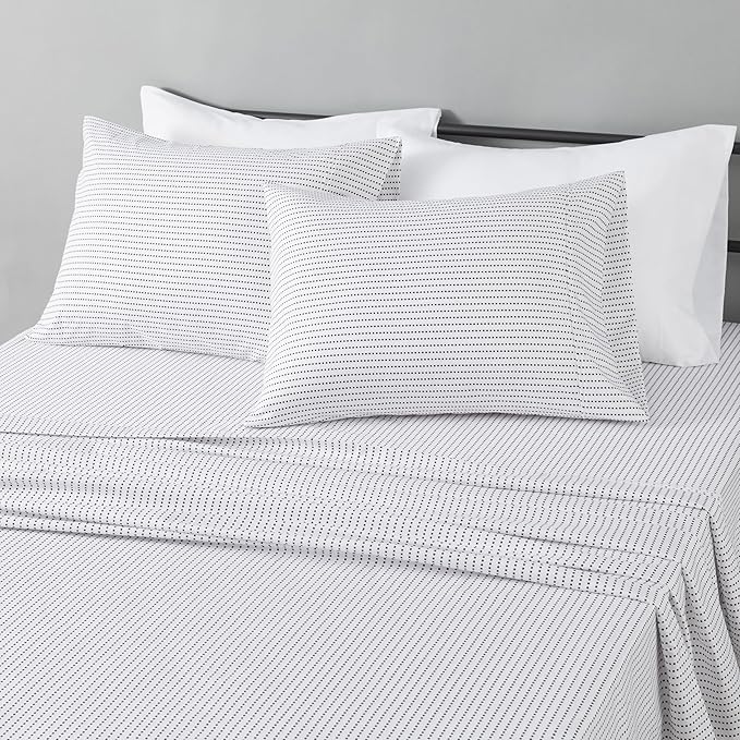 Amazon Basics Lightweight Microfiber 4-Piece Bed Sheet Set, Queen, Plum, Printed