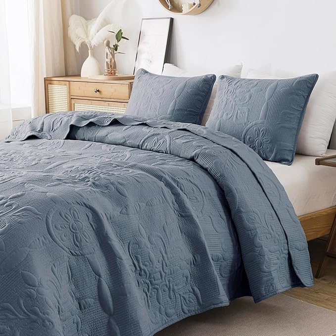 B2EVER Blue Damask Quilt Queen Size Bedding Sets with 2 Pillow Shams, Boho Bedspread Lightweight Soft Farmhouse Vintage Bohemian Coverlet Retro Jacquard Pattern Bed Cover for All Season, 3 Pieces