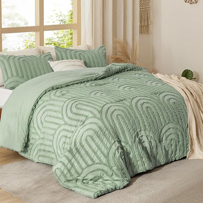 Bedsure Boho Tufted Green Comforter King Size, GentleSoft™ 3 Pieces Boho Farmhouse Decor Bedding, Arch Shabby Chic Bedding for All Seasons, 1 Bed Comforter, 2 Pillow Shams, 104x90 Inches