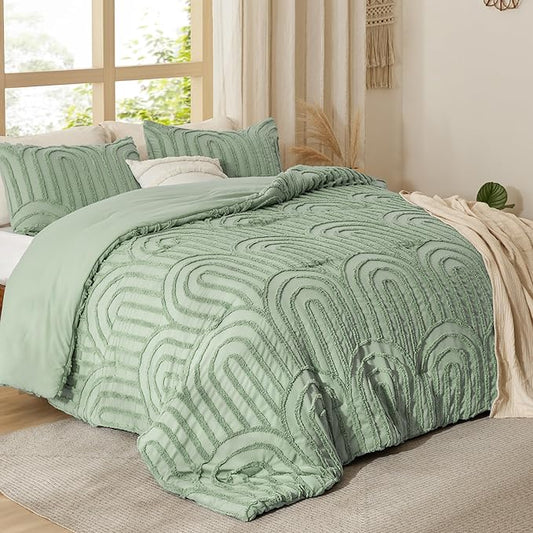 Bedsure Boho Tufted Green Comforter Set Queen Size, GentleSoft™ 3 Pieces Boho Farmhouse Decor Bedding, Arch Shabby Chic Bedding for All Seasons, 1 Bed Comforter, 2 Pillow Shams, 90x90 Inches