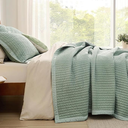 Bedsure Green Quilts Queen Size - Queen Quilt Bedding Set Bedspread Coverlet, Lightweight Corduroy Pattern Bedspread, 3-Piece Set with 90"x96" Coverlet & 2 Pillow Shams, All-Season Soft Microfiber