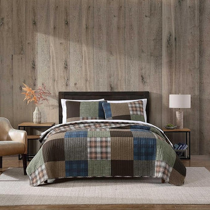 Eddie Bauer - King Quilt Set, Reversible Cotton Blend Bedding with Lightweight Feel, 3 Piece Bed Set with Matching Pillowcases (Classic Patchwork Green)