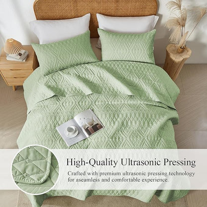 akkialla King/Cal King Size Quilt Bedding Set,Sage Green Lightweight Microfiber Soft Bedspread,Modern Style Geometric Pattern Coverlet Set for All Seasons,3 Piece(1 Quilt,2 Pillow Shams)