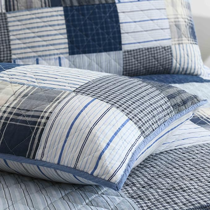 DURLENGEN Blue & Grey Patchwork 100% Cotton Queen Quilt 3Pcs,Patchwork Blue & Grey Pattern on White,Luxury Lightweight Coverlet Sets for All Season(Queen 90x96,Blue & Grey Patchwork)