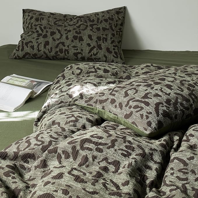 mixinni Leopard Duvet Cover Twin XL Size, Premium Yarn-Dyed Jacquard Cotton Duvet Cover with Green Leopard Print, Farmhouse Bedding Set with 2 Pillowcases Perfect for Him and Her-Green