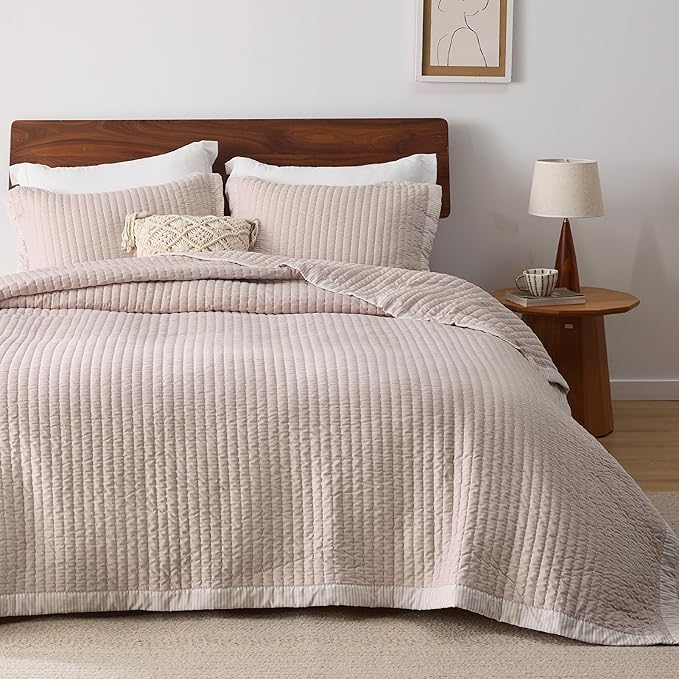 Bedsure Pink Quilts King Size - King Quilt Bedding Set Bedspread Coverlet, Lightweight Corduroy Pattern Bedspread, 3-Piece Set with 106"x96" Coverlet & 2 Pillow Shams, All-Season Soft Microfiber