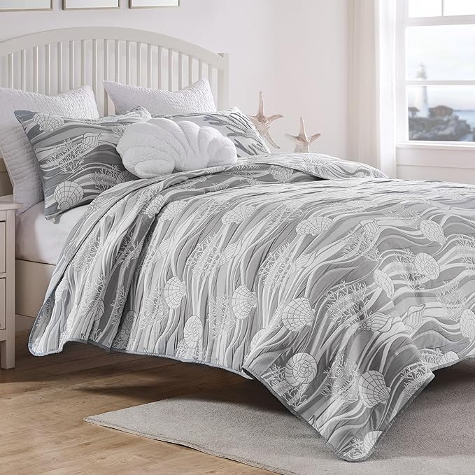 Greenland Home Coastal Paradise Reversible Matelassé Coverlet Set, 3-Piece King/Cal King, Dover Harbor Gray