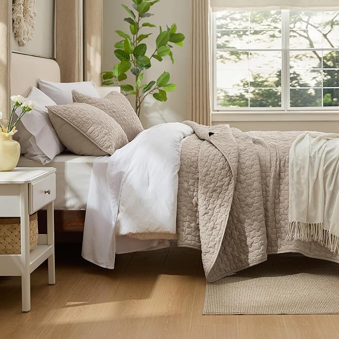 Bedsure Quilts King Size - Lightweight Bedspreads King Size with Lucky Star Quilting, Soft Quilt Bedding Set, Taupe Comforter Set Coverlet for All Seasons with 2 Pillow Shams (106" x 96") | Skin-Friendly Soft, All-Season Comfort, Breathable, Lightweigh...