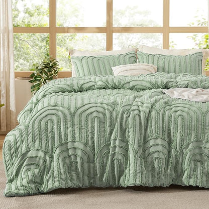 Bedsure Boho Tufted Green Comforter King Size, GentleSoft™ 3 Pieces Boho Farmhouse Decor Bedding, Arch Shabby Chic Bedding for All Seasons, 1 Bed Comforter, 2 Pillow Shams, 104x90 Inches