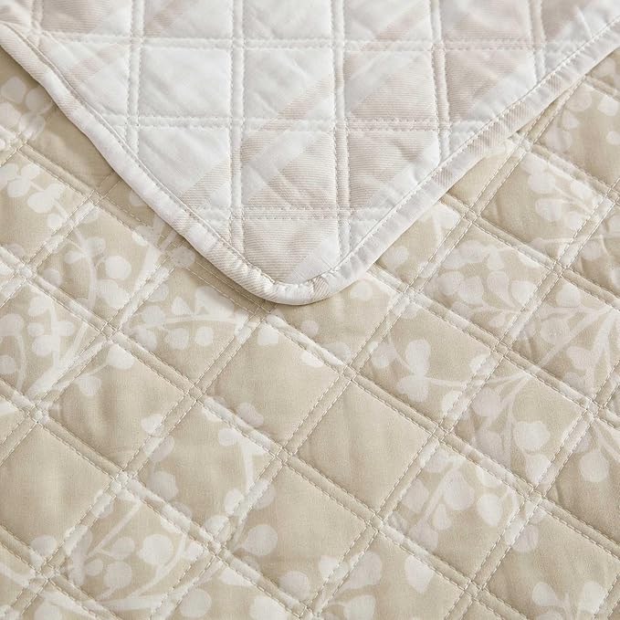 Martha Stewart - Twin Quilt Set, 100% Cotton Reversible Bedding Set, Incredibly Soft Feel for Year Round Comfort, 2 Piece Bed Set with Matching Pillowcase (Layered Branches Beige)