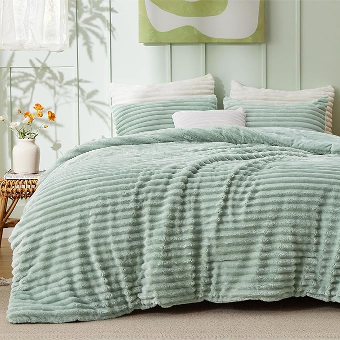 Bedsure Comforter Set Queen Size - GentleSoft™ 3 Pieces Double-Side Fleece Fluffy Sage Green Comforter Set, Cozy Striped Room Decor Aesthetic, Luxury Bedding Queen Size, 2 Pillowcases, 90x90 Inches