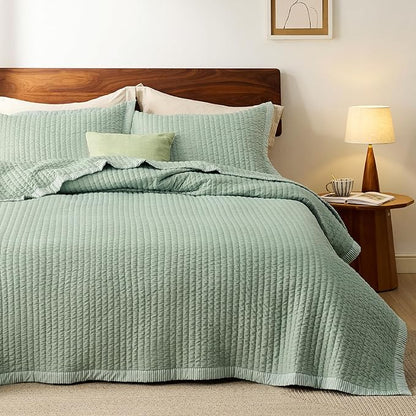 Bedsure Green Quilts Queen Size - Queen Quilt Bedding Set Bedspread Coverlet, Lightweight Corduroy Pattern Bedspread, 3-Piece Set with 90"x96" Coverlet & 2 Pillow Shams, All-Season Soft Microfiber