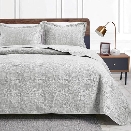 Love's cabin Oversized King Size Quilt Bedding Set Light Grey Bedspreads - Oversized King Lightweight Bedspread Comforter - Coin Pattern Coverlet for All Season - 3 Pieces (1 Quilt, 2 Pillow Shams)