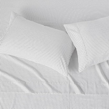 Amazon Basics Lightweight Microfiber 4-Piece Bed Sheet Set, Queen, Plum, Printed