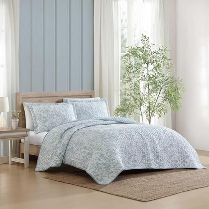 Laura Ashley - Twin Quilt Set, Super Soft Bedding with Reversible Design, Medium Weight for Year Round Use, 2 Piece Bed Set with Matching Pillowcase (Amberley Pastel Blue)