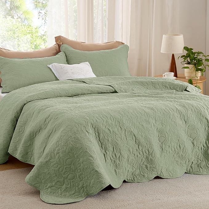 Bedsure Quilts Queen Size - Ultra Soft Pre-Washed Cloud-Like Bedding, All-Season Lightweight Comforter for Country Bedroom, Leaf Design Coverlet in Desert Sage, 90 x 96 Inches | Stitch-Free Quilting, Ultra Soft, Lightweight, Machine Washable, Pet-Friendly